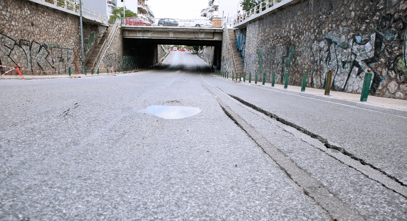 Έκλεισε κεντρικός δρόμος στα Πατήσια λόγω καθίζησης!   